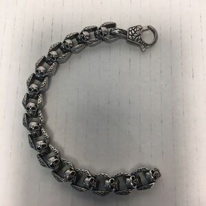 Mens/ Womens  stainless chain Skull Bracelet